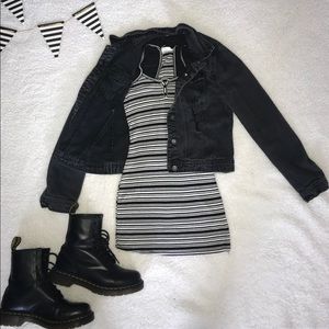 TILLYS//FULL TILT STRIPE MINI DRESS🤍🖤